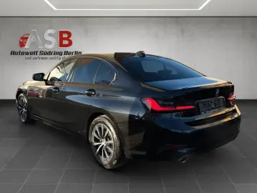 BMW 320 d xDrive Sport Line Head-UP LiveCockpit Auto