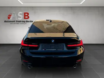 BMW 320 d xDrive Sport Line Head-UP LiveCockpit Auto
