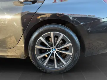 BMW 320 d xDrive Sport Line Head-UP LiveCockpit Auto