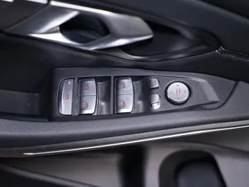 BMW 320d Limousine Sport Line Kamera ACC AUT LED Nav