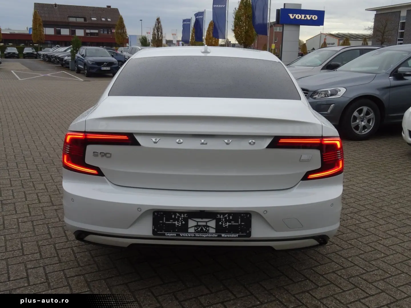 VOLVO S90 T8 AWD Ultimate Dark HUD B&W FOUR-C 360