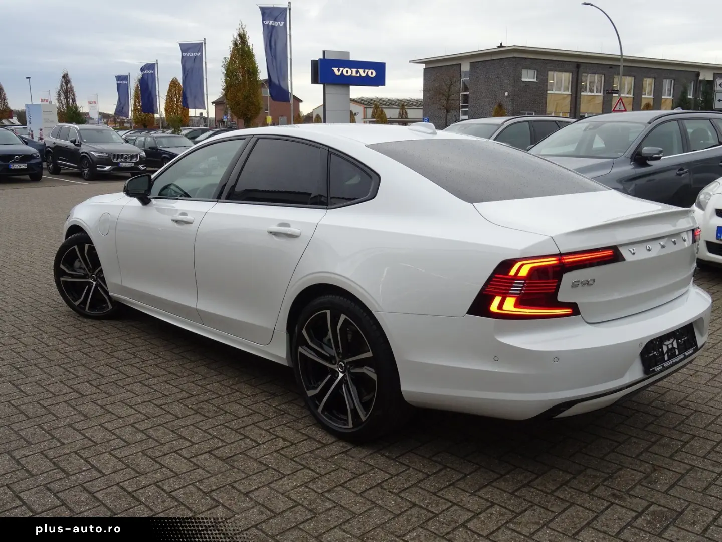 VOLVO S90 T8 AWD Ultimate Dark HUD B&W FOUR-C 360
