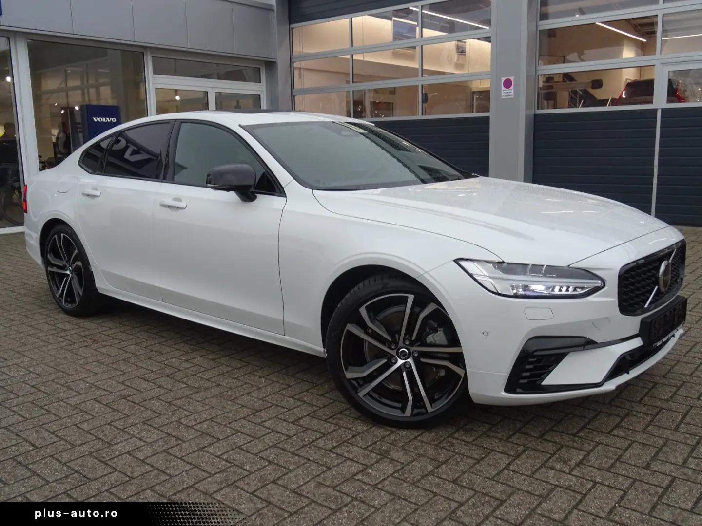 VOLVO S90 T8 AWD Ultimate Dark HUD B&W FOUR-C 360