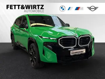 BMW XM 50e  Indiv. Signal Green  AHK 23  Autobahnass