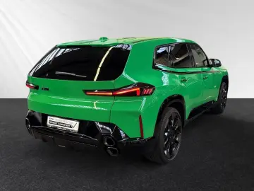 BMW XM 50e  Indiv. Signal Green  AHK 23  Autobahnass