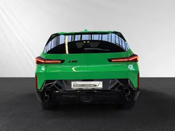 BMW XM 50e  Indiv. Signal Green  AHK 23  Autobahnass