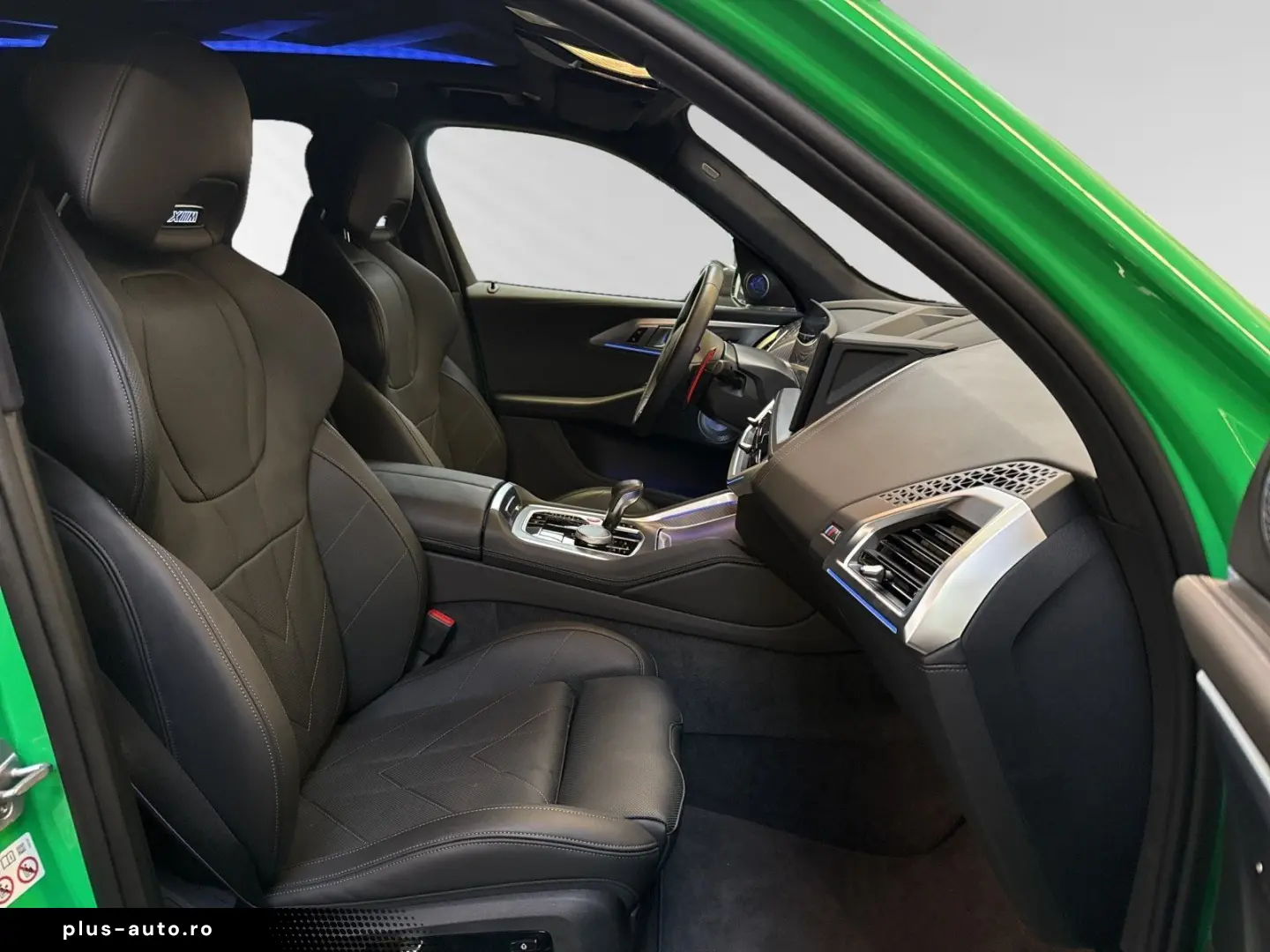 BMW XM 50e  Indiv. Signal Green  AHK 23  Autobahnass