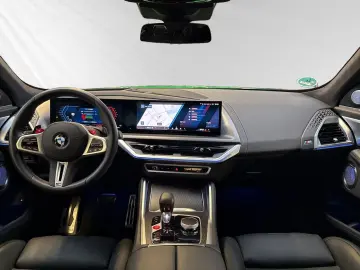 BMW XM 50e  Indiv. Signal Green  AHK 23  Autobahnass