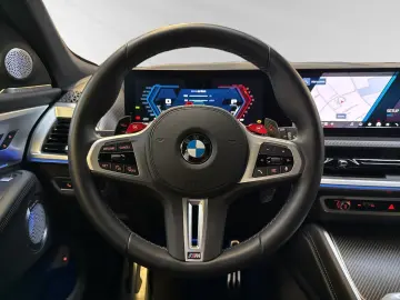 BMW XM 50e  Indiv. Signal Green  AHK 23  Autobahnass