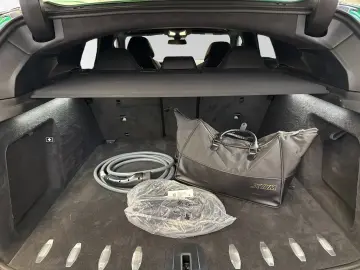 BMW XM 50e  Indiv. Signal Green  AHK 23  Autobahnass