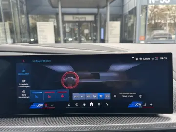 BMW XM 50e AHK Sitzklima Autobahnas h&k Massage 360