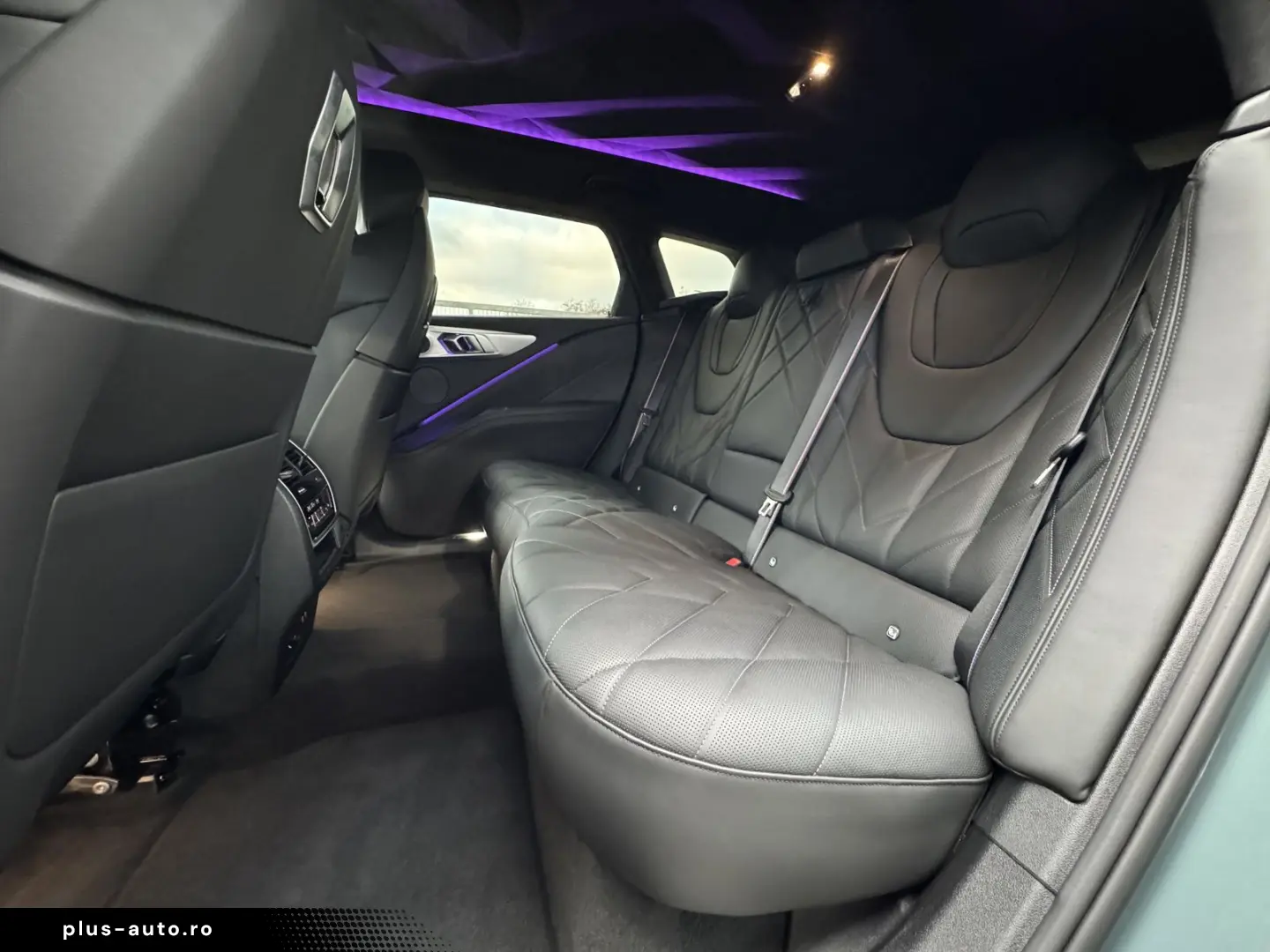 BMW XM 50e AHK Sitzklima Autobahnas h&k Massage 360