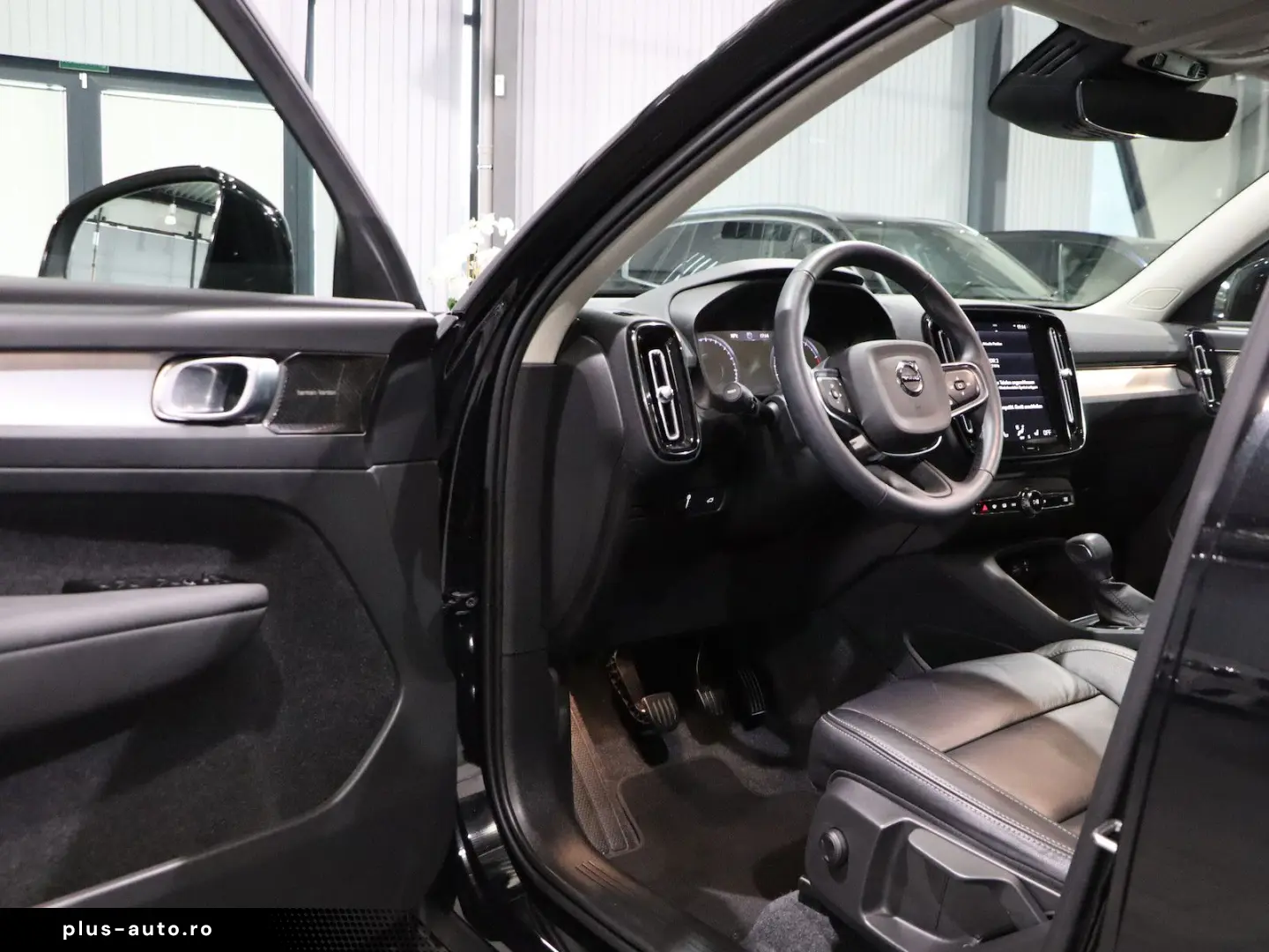 VOLVO XC40 MOMENTUM-PRO   PANORAMA  MATRIX-LED