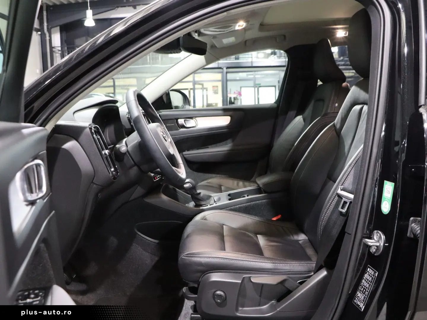 VOLVO XC40 MOMENTUM-PRO   PANORAMA  MATRIX-LED