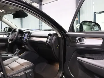 VOLVO XC40 MOMENTUM-PRO   PANORAMA  MATRIX-LED
