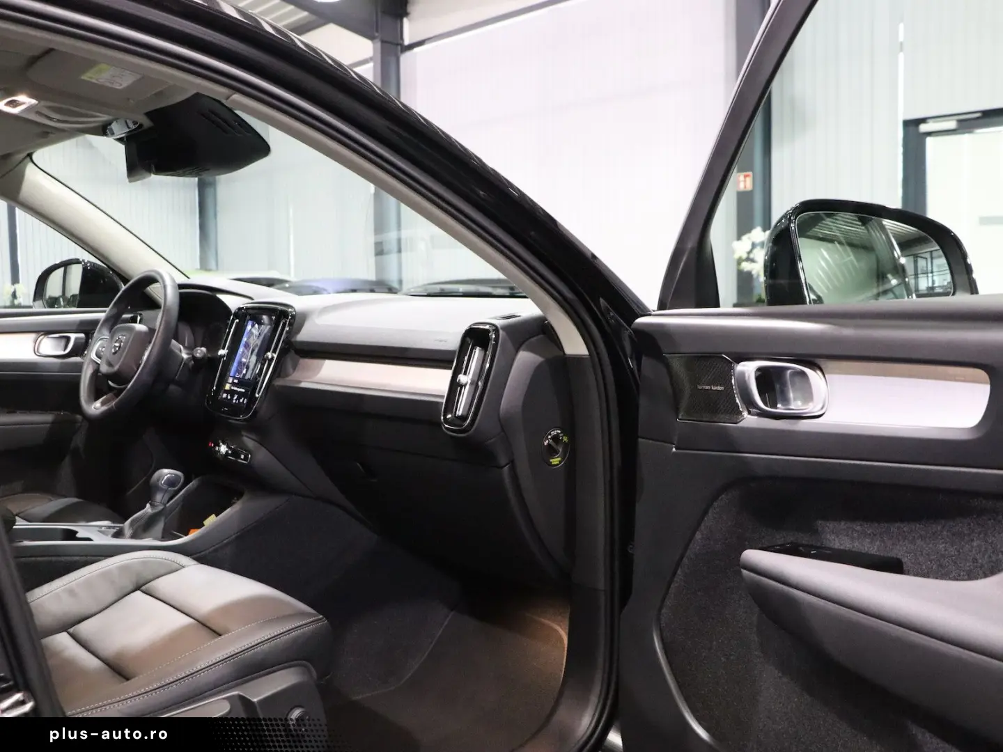 VOLVO XC40 MOMENTUM-PRO   PANORAMA  MATRIX-LED