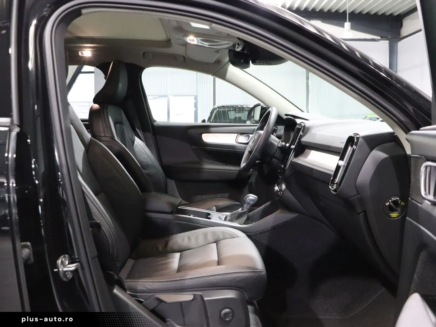 VOLVO XC40 MOMENTUM-PRO   PANORAMA  MATRIX-LED