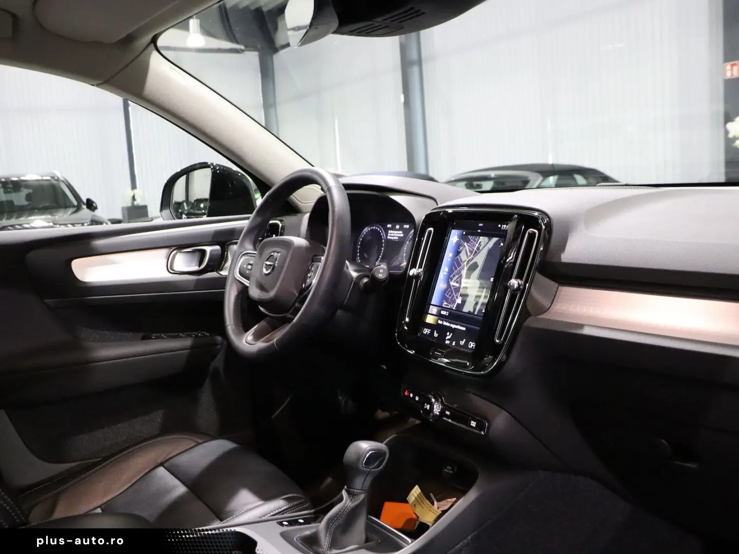 VOLVO XC40 MOMENTUM-PRO   PANORAMA  MATRIX-LED