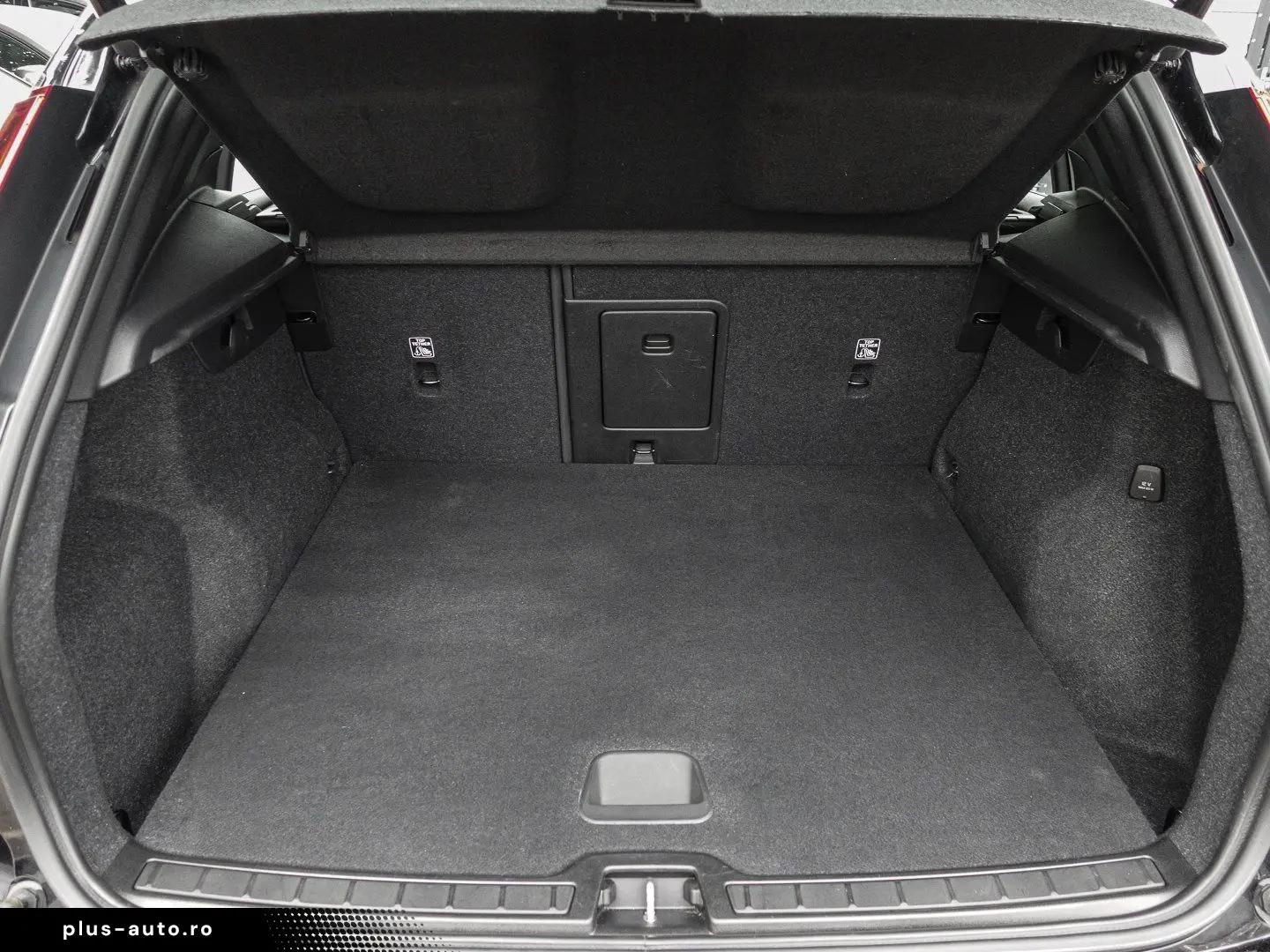 VOLVO XC 40 T4 2WD Core Plug-In LED Kamera