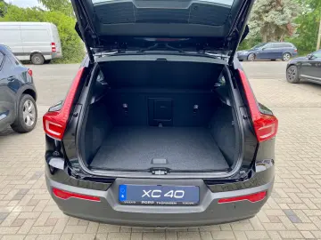 VOLVO XC40 B4 FWD R Design ACC I-SAFE CAM LHZ PDC SHZ