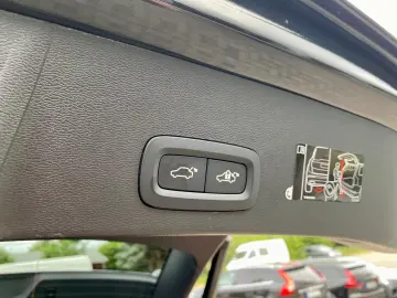 VOLVO XC40 B4 FWD R Design ACC I-SAFE CAM LHZ PDC SHZ