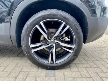 VOLVO XC40 B4 FWD R Design ACC I-SAFE CAM LHZ PDC SHZ