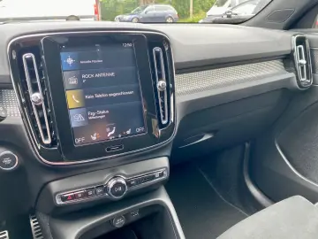 VOLVO XC40 B4 FWD R Design ACC I-SAFE CAM LHZ PDC SHZ