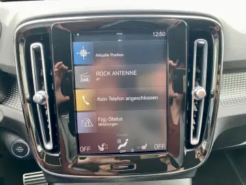 VOLVO XC40 B4 FWD R Design ACC I-SAFE CAM LHZ PDC SHZ