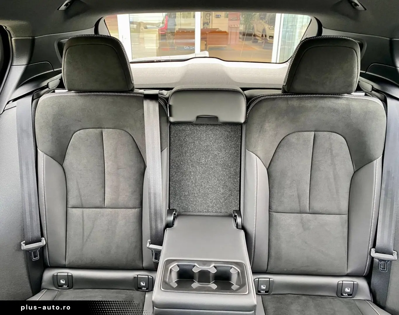 VOLVO XC40 B4 FWD R Design ACC I-SAFE CAM LHZ PDC SHZ