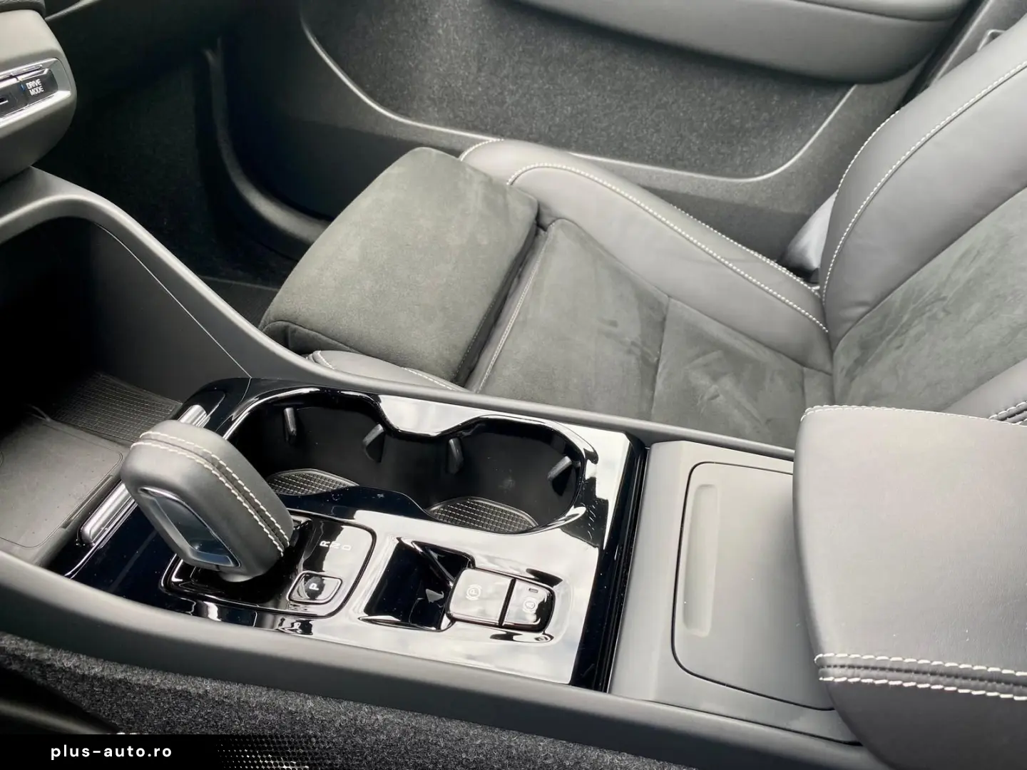 VOLVO XC40 B4 FWD R Design ACC I-SAFE CAM LHZ PDC SHZ