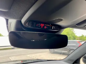 VOLVO XC40 B4 FWD R Design ACC I-SAFE CAM LHZ PDC SHZ