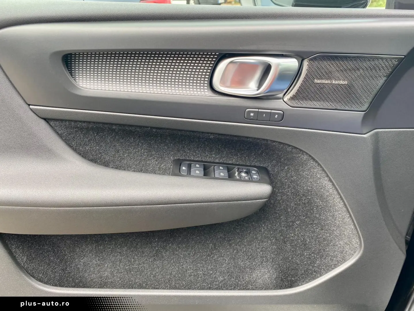 VOLVO XC40 B4 FWD R Design ACC I-SAFE CAM LHZ PDC SHZ