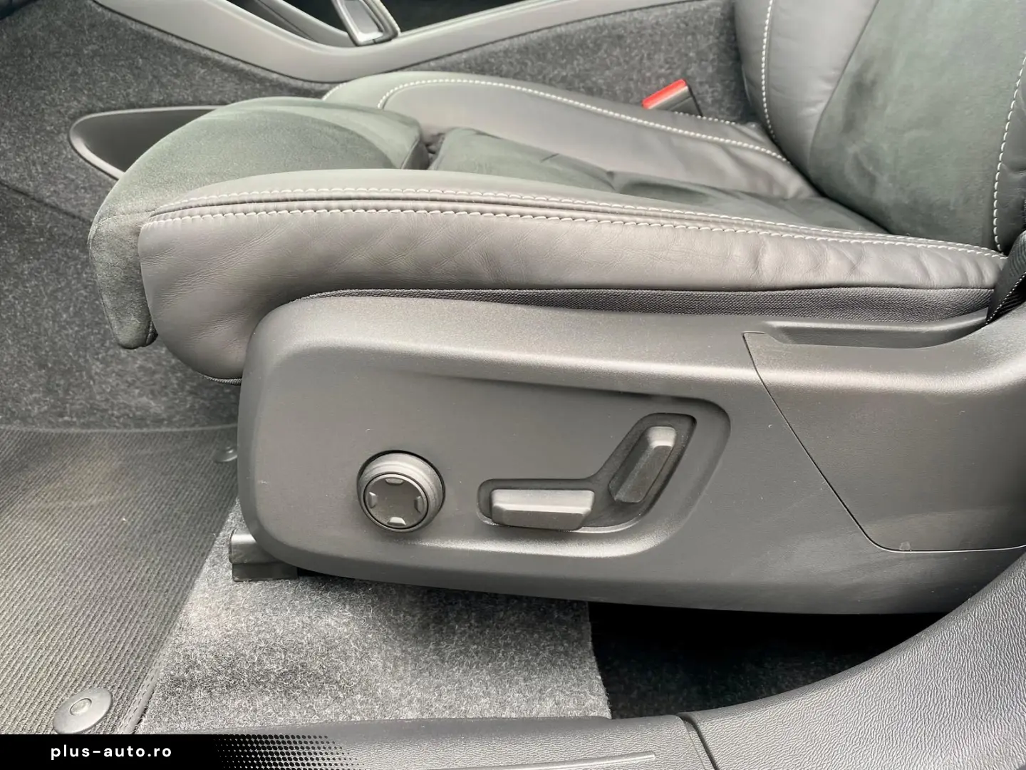 VOLVO XC40 B4 FWD R Design ACC I-SAFE CAM LHZ PDC SHZ