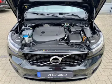 VOLVO XC40 B4 FWD R Design ACC I-SAFE CAM LHZ PDC SHZ