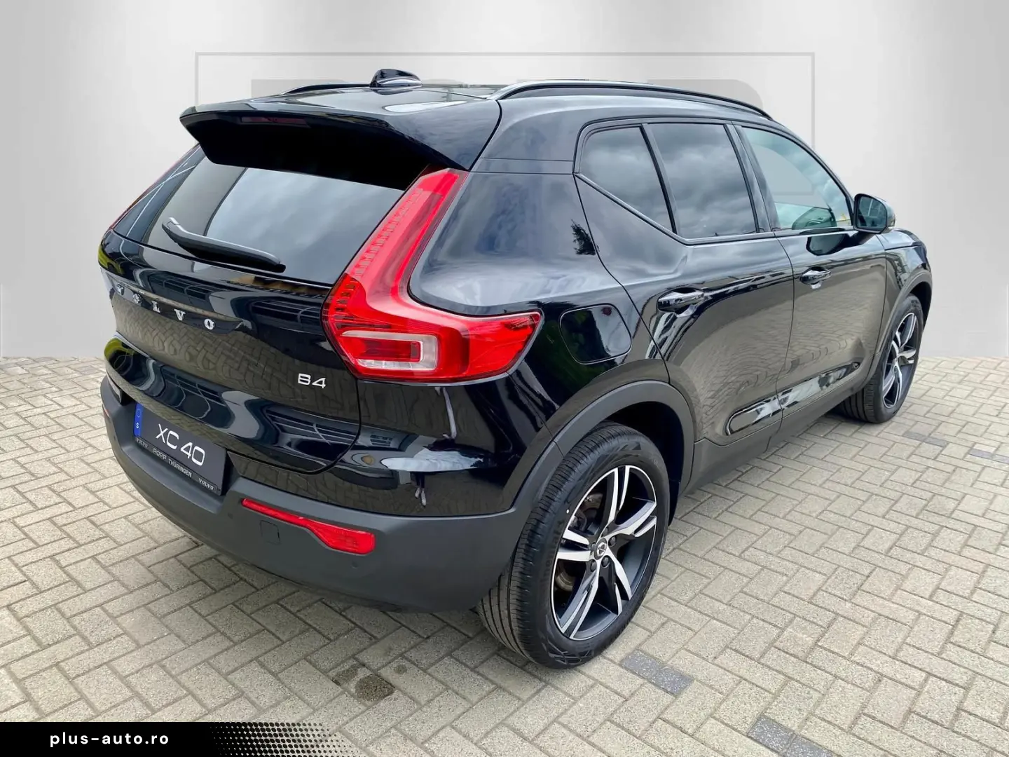 VOLVO XC40 B4 FWD R Design ACC I-SAFE CAM LHZ PDC SHZ