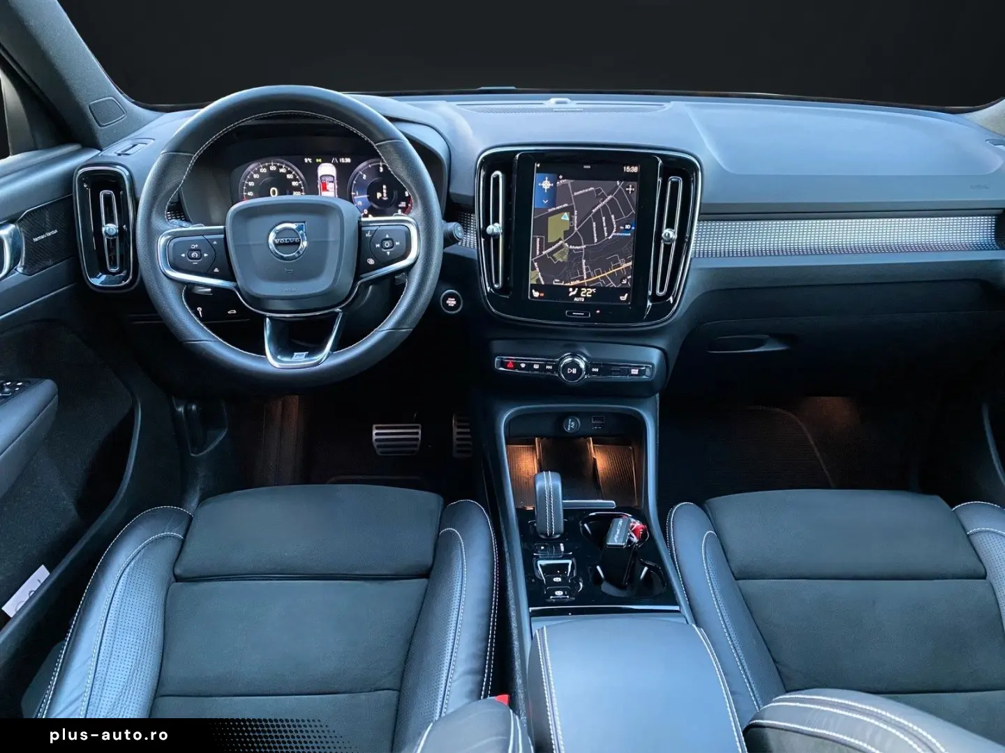 VOLVO XC40 D4 AWD R-DESIGN NAVI-KAMERA-ACC-LED-H&K