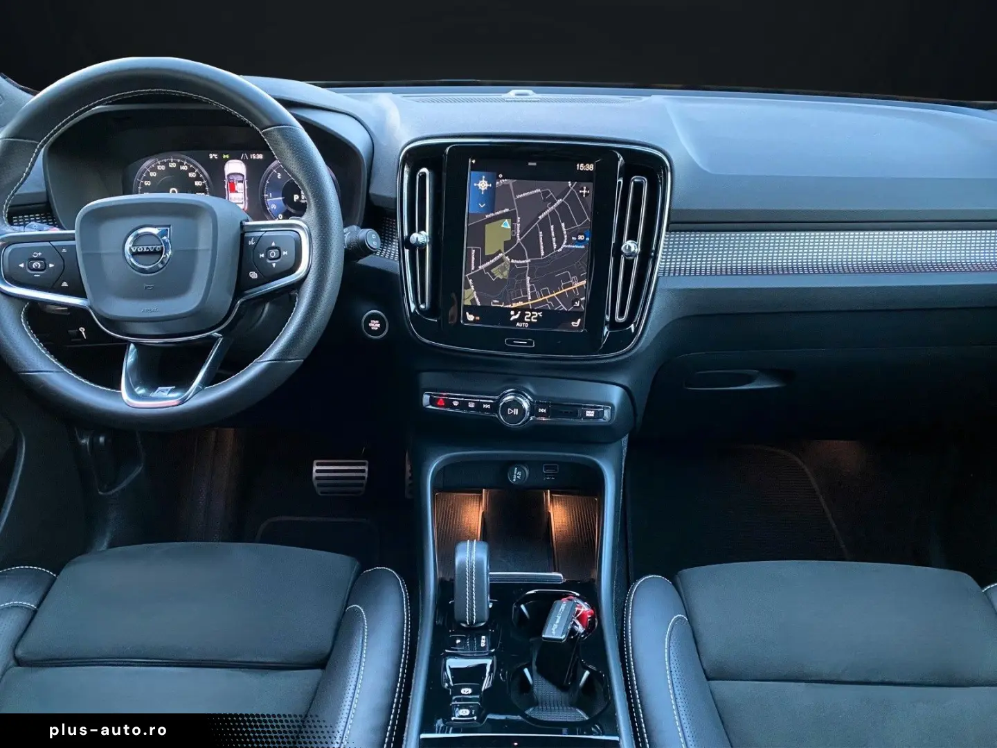 VOLVO XC40 D4 AWD R-DESIGN NAVI-KAMERA-ACC-LED-H&K