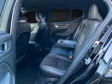 VOLVO XC40 D4 AWD R-DESIGN NAVI-KAMERA-ACC-LED-H&K