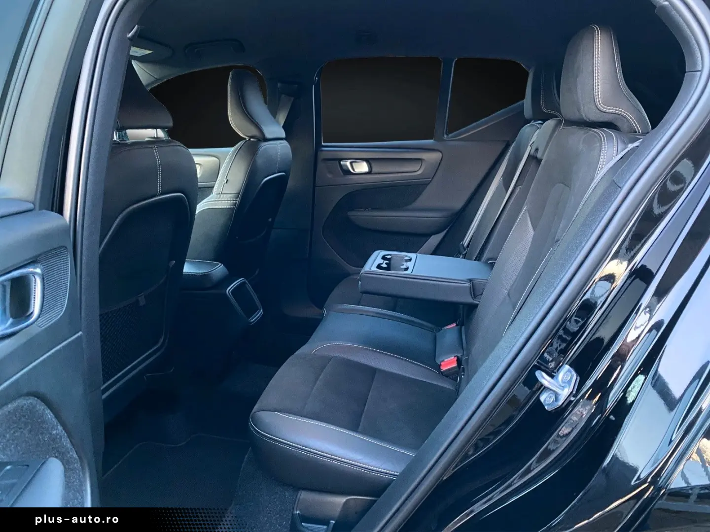 VOLVO XC40 D4 AWD R-DESIGN NAVI-KAMERA-ACC-LED-H&K