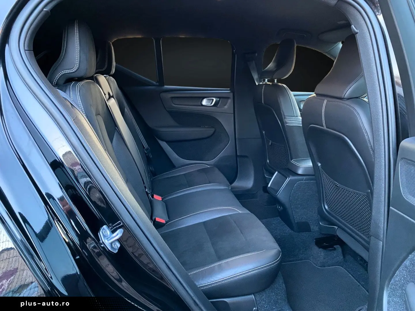 VOLVO XC40 D4 AWD R-DESIGN NAVI-KAMERA-ACC-LED-H&K