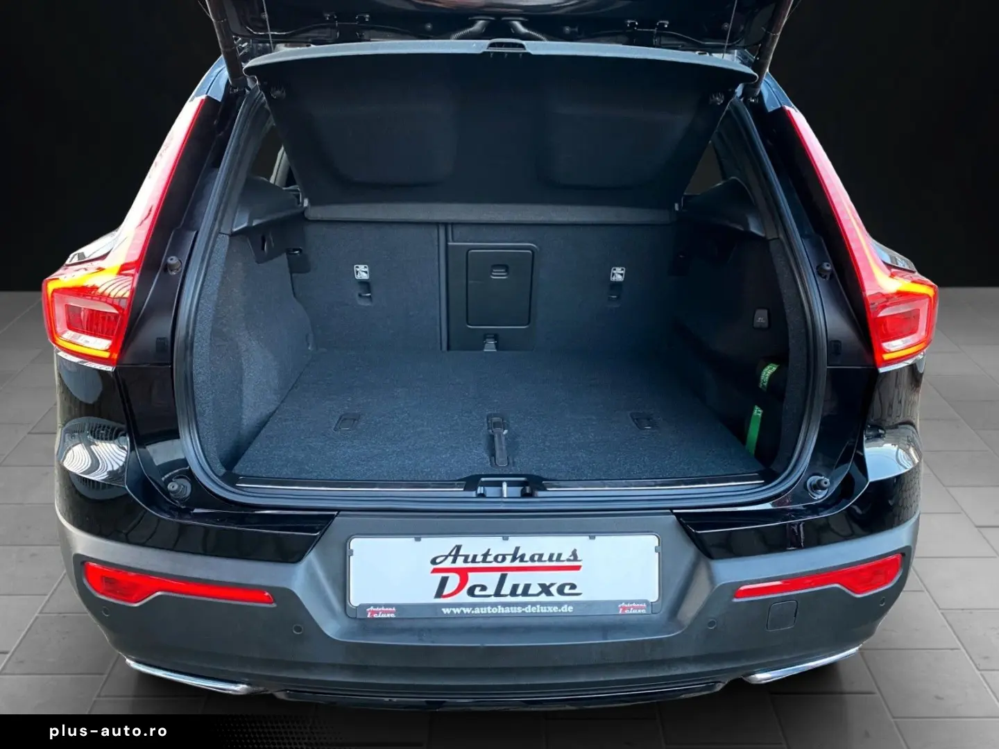 VOLVO XC40 D4 AWD R-DESIGN NAVI-KAMERA-ACC-LED-H&K