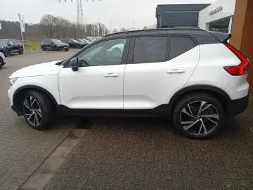 VOLVO XC40 T3 Gear. R Design 2WD Pano-D. 20