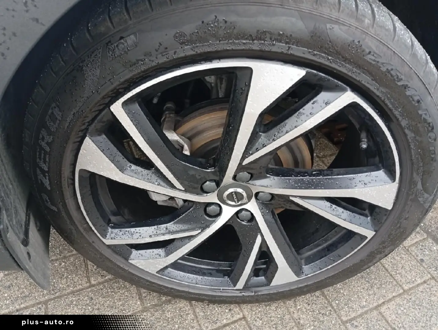 VOLVO XC40 T3 Gear. R Design 2WD Pano-D. 20