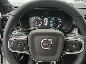 VOLVO XC40 T3 Gear. R Design 2WD Pano-D. 20