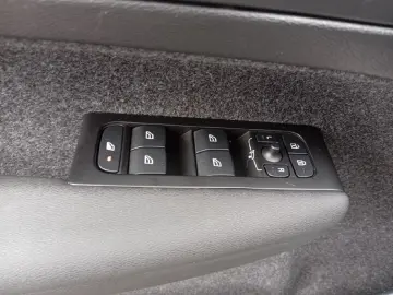 VOLVO XC40 T3 Gear. R Design 2WD Pano-D. 20