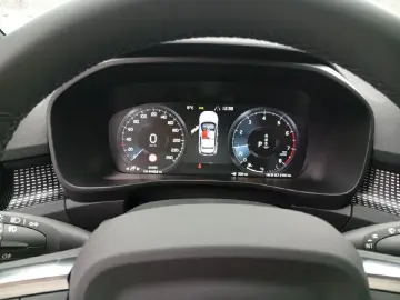 VOLVO XC40 T3 Gear. R Design 2WD Pano-D. 20