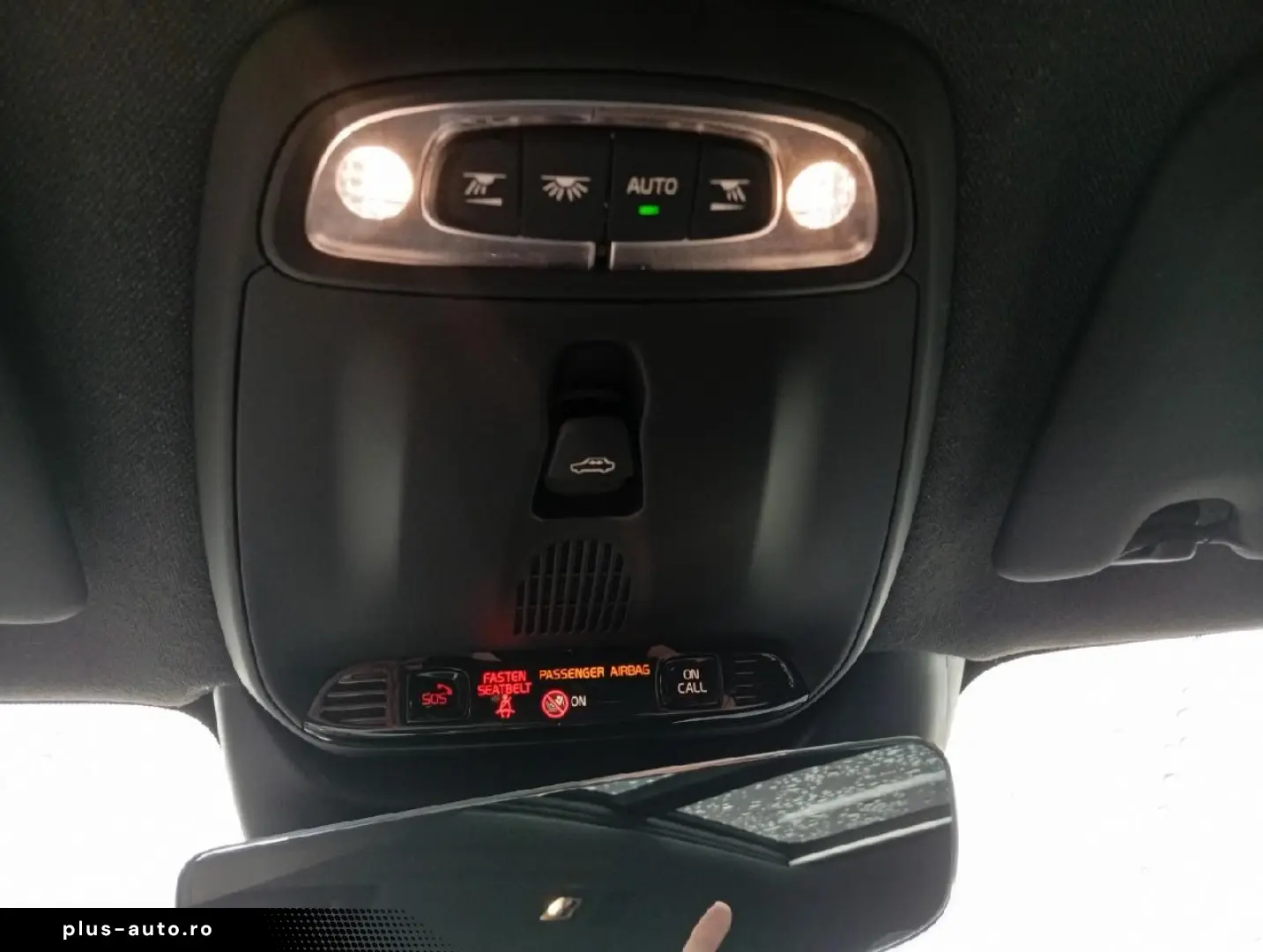 VOLVO XC40 T3 Gear. R Design 2WD Pano-D. 20