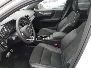 VOLVO XC40 T3 Gear. R Design 2WD Pano-D. 20