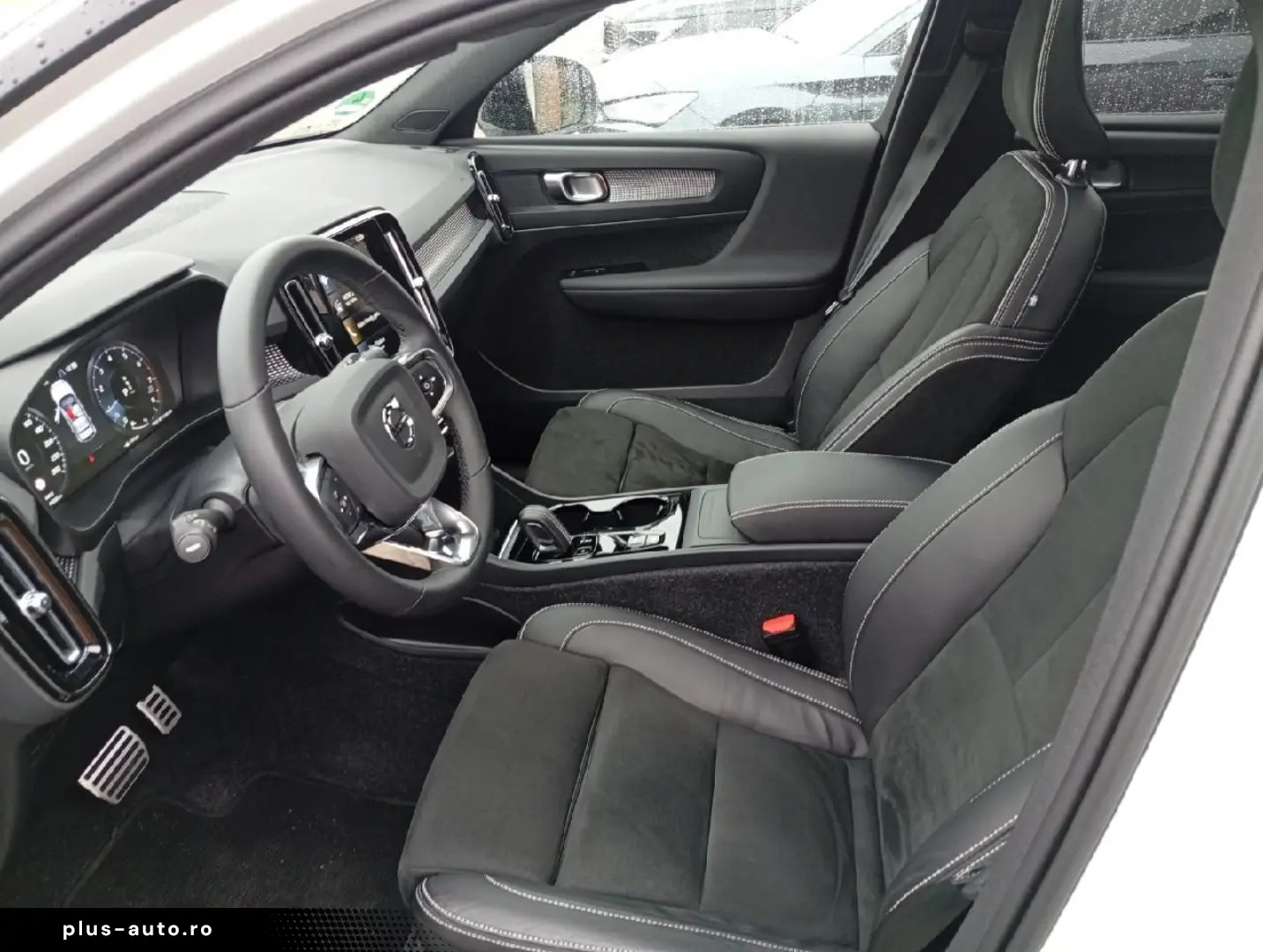 VOLVO XC40 T3 Gear. R Design 2WD Pano-D. 20