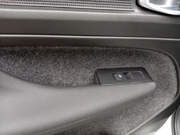 VOLVO XC40 T3 Gear. R Design 2WD Pano-D. 20